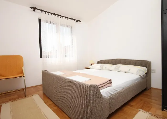 Apartments And Rooms By The Sea Starigrad, Paklenica - 6588 Starigrad Paklenica