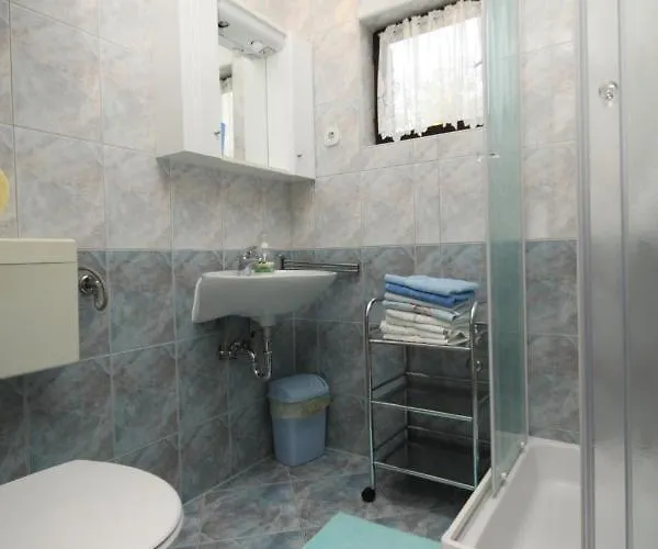 Apartments And Rooms By The Sea Starigrad, Paklenica - 6588 Gostinjska kuća