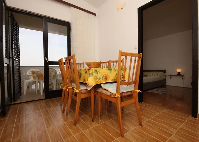 Gostinjska kuća Apartments And Rooms By The Sea Starigrad, Paklenica - 6588