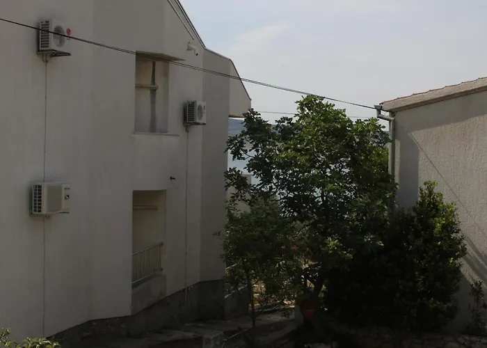 Apartments And Rooms By The Sea Starigrad, Paklenica - 6588 Gostinjska kuća