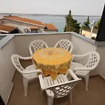 Apartments And Rooms By The Sea Starigrad, Paklenica - 6588 Gostinjska kuća